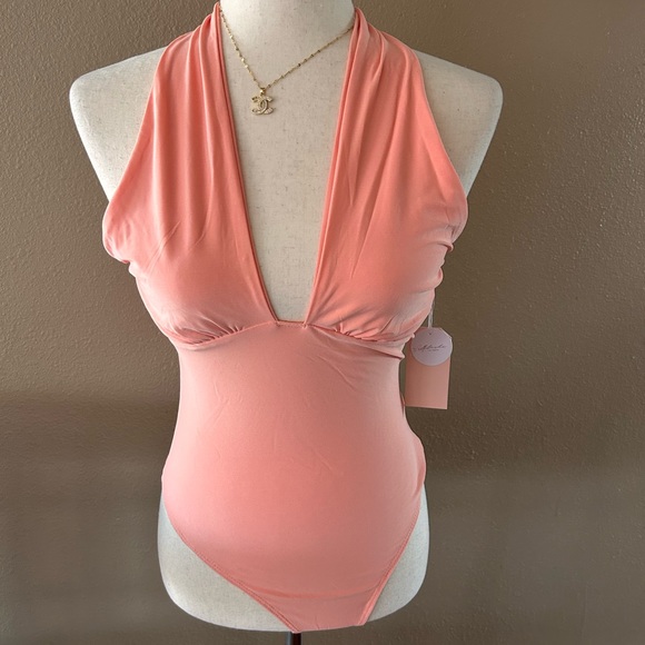 Halter v neckline bodysuit - Picture 7 of 7